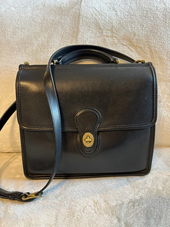 Coach vintage Willis Black Leather Crossbody Bag Gold Turn-Lock made in Italy - Picture 1 of 12